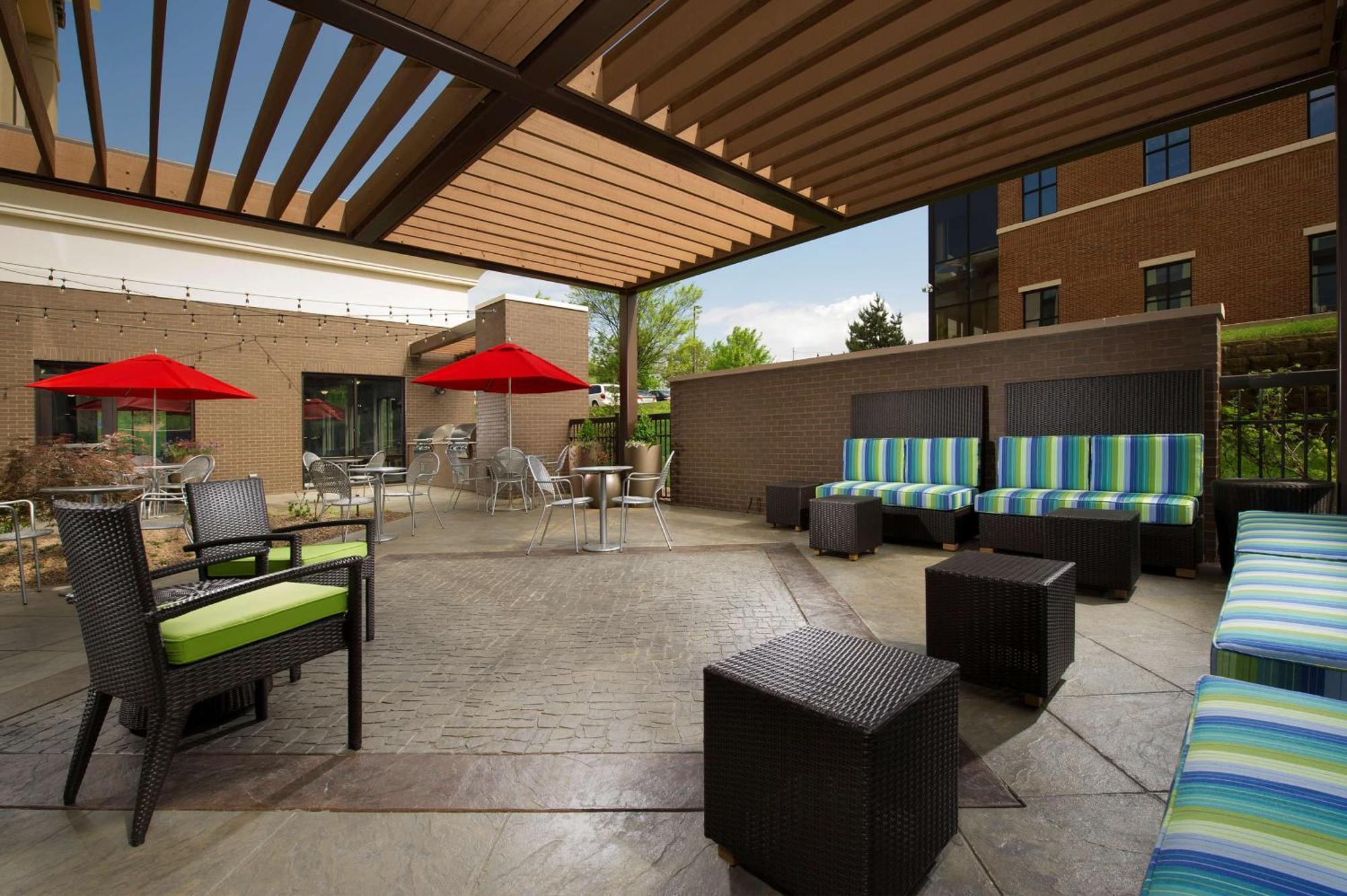 Hampton Inn Louisville East Hurstbourne Exterior foto